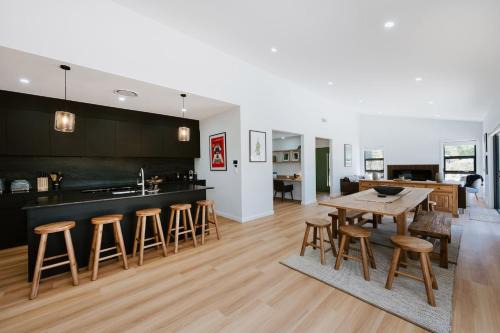 Mudgee Luxury Retreats - Group Getaway near Wineries