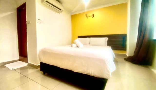 N HIBISCUS HOTEL