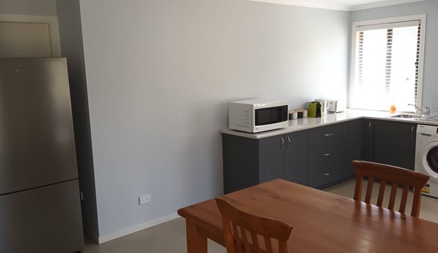 Neat 1 Bedroom apartment with Mountain Views