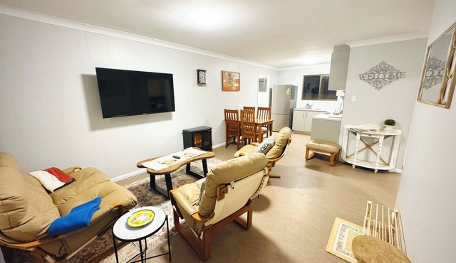 Nestled Next Door| Cozy Designer Unit, Peaceful, Close to everything