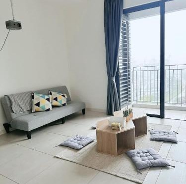 Netflix - City View Pano Studio with Skypool, Free parking and 5 mins to MRT
