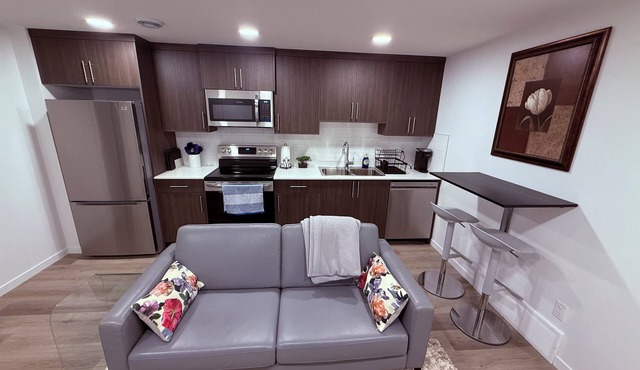 New & Modern Cozy Suite with Full Kitchen in Edmonton