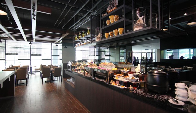 Nexus Regency Suites & Hotel