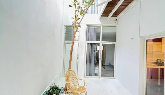 Nicely designed, serene and close to popular eateries and places of interest.