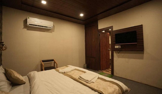 Night in Paradise in Rishikesh