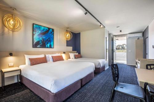 Nightcap at Gateway Hotel in Corio