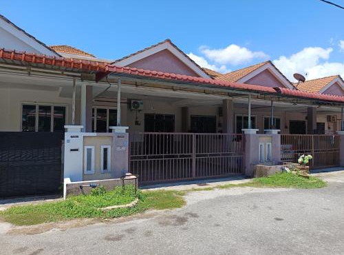 NikNa Homestay Gong Badak