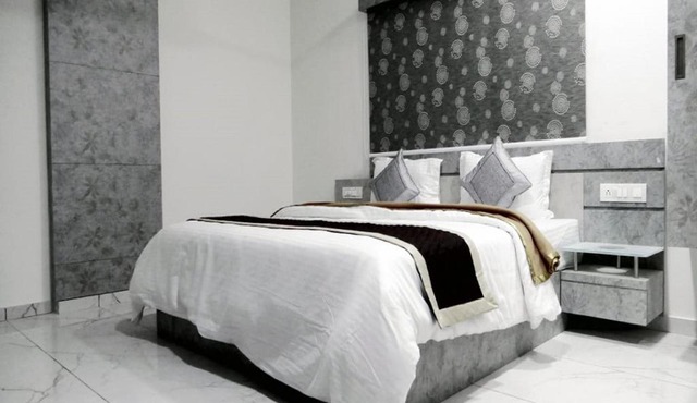 NON AC Richa Hotel Palace Vadodara