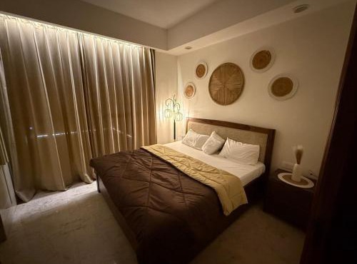 Noor by Saanjh, 1BHK Serviced Apartment, Boho Balcony, Golf Course Road, Sector 43