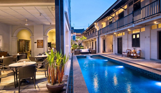Noordin Mews