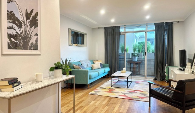 North Bondi Beach-Best Value Stay! Pool, BBQ & Parking, 5Min Walk to the Sand🏖️