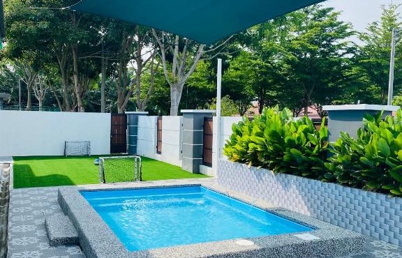 NS Vacation Home Muar with Kids Friendly Pool