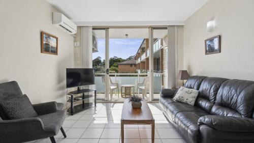 Ocean Parade 4 - Affordable, Pool, Spa, Cafes, Sleeps 4