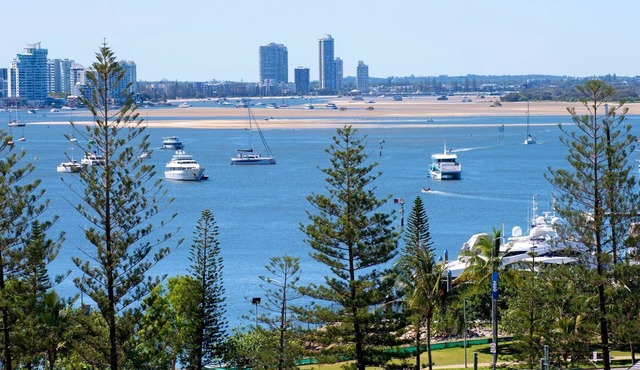 Ocean Sands Central Main Beach Apartment - CoastHM
