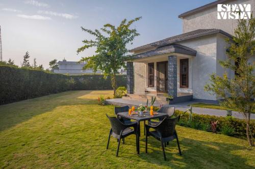 Olive fields by VEO, StayVista - 3BHK Villa with BBQ & Shared Pool in Rishīkesh