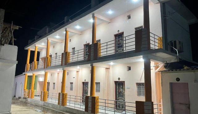 Om Aadarsham यात्री निवास