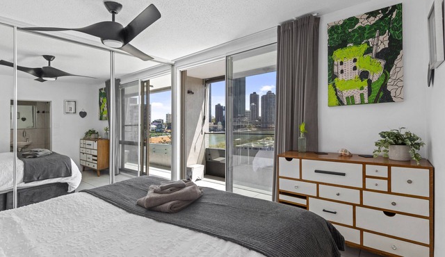 On Point! 2Bed, Study, 2Bath, 1Car < 2kms CBD in Kangaroo Point