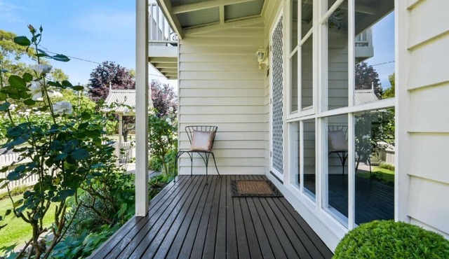 One Bedroom, Two-Storey Apartment in Traralgon