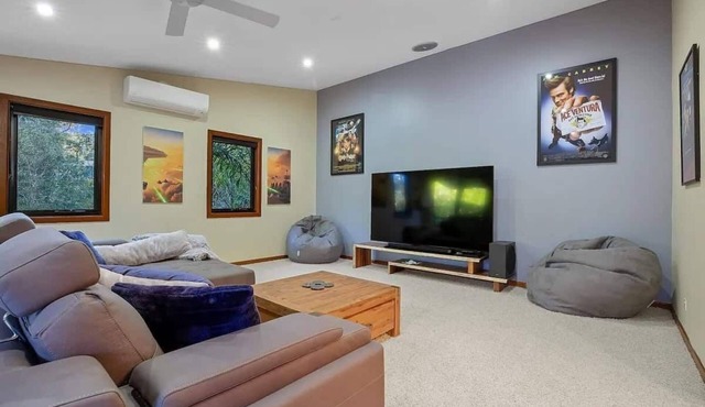 Opulent Oasis: Exclusive Getaway for 9 in Mooloolah Valley