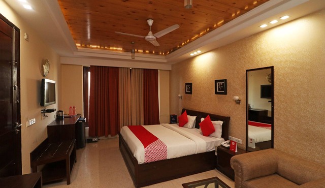 OYO 26915 Hotel North East Residency