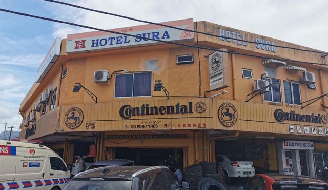 OYO 89817 Hotel Sura