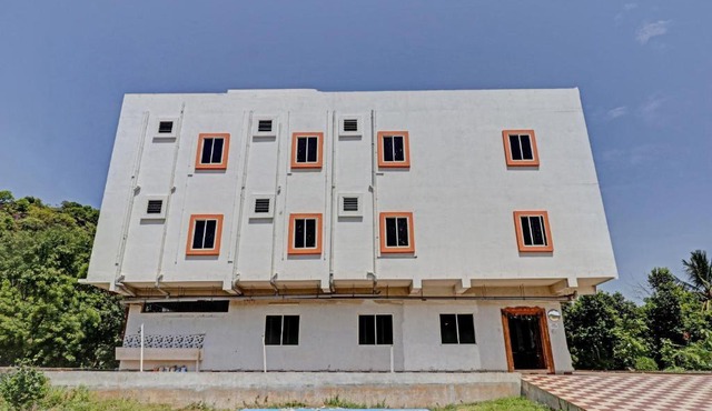 OYO 90170 Anjeramma Residency