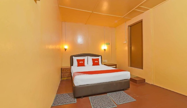 OYO 90675 Holiday View Inn