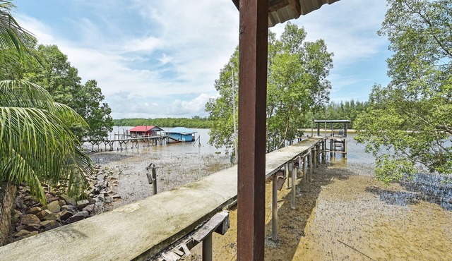 OYO 90708 D'kuala Waterfront Chalet & Boat Charters