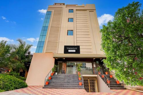 OYO Townhouse Gajuwaka Centre