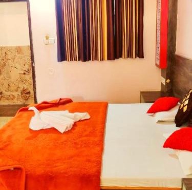 Panchmarhi Deluxe Stay