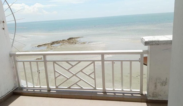 Paradise lagoon apartment