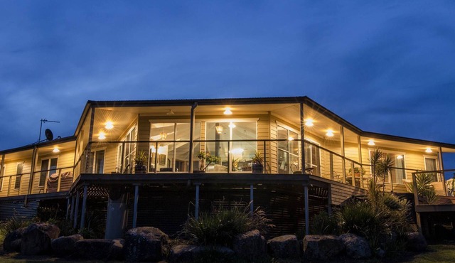 Peace & privacy on mountain topnSpectacular rural & coastal views