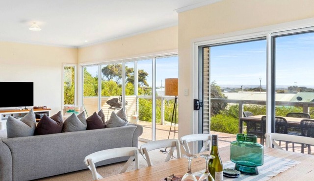 Peaceful Beachside Getaway with Two Living Areas – Sleeps 9 in Goolwa Beach