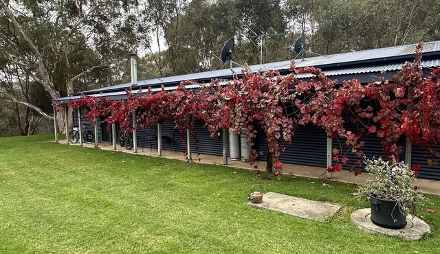 Peaceful Bush Setting 12 Mins to Centre of Albury, a Rustic Retreat in Splitters Creek
