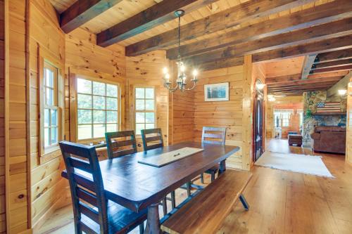 Peaceful Raphine Cottage w/Deck & Fireplace! in Raphine