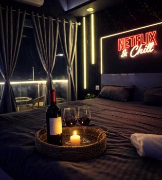 Perfect for Netflix & chill in Homzy FEEL AT HOME
