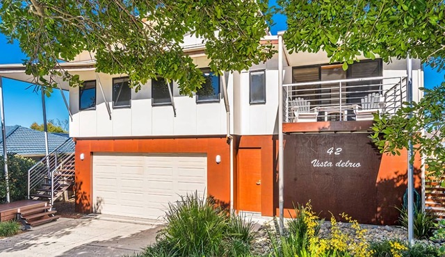 Pet-friendly 4BR coastal home with water views, timber deck and linen included in Evans Head