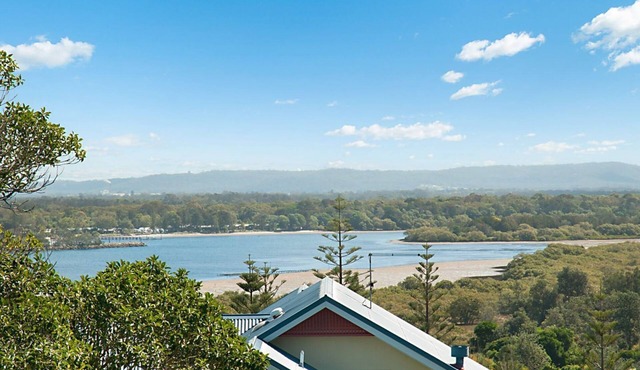 Pilotage 1 - Elevated Yamba Escape with River, Ocean & Sunset Views - Holiday Yamba in YAMBA