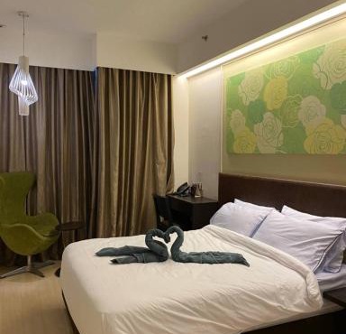 PJ Centrestage Hotel walkable to LRT-2