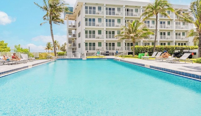Pompano Beach | Beachside Family Retreat | Pool + Beach | 2BR in Pompano Beach