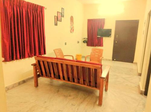 Pondy Prince Villa - Group Stay with Parking in Central Location