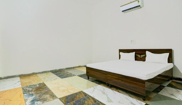 POP 81417K Hotel Blue Heaven