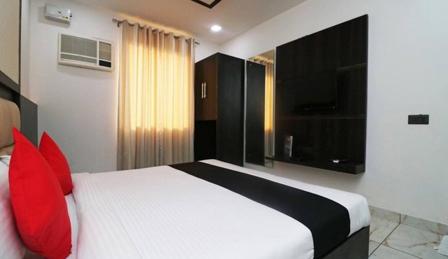 Precious Bedroom with Private Entrance