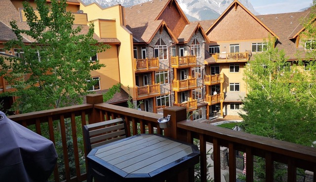 Premium Mountain View! Luxurious 2 Bed Condo at Stoneridge Mountain Resort in Canmore