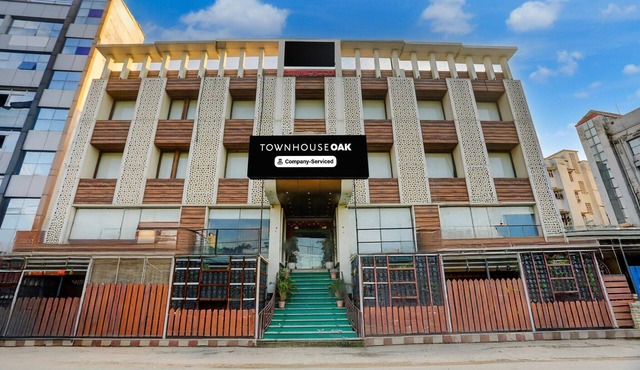 PremiumTHE GOLDEN CROWN HOTEL