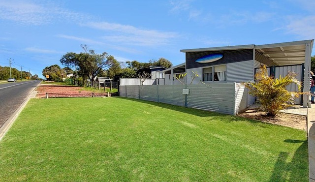 Preston Beach Escape - Boat & Caravan Parking in Preston Beach