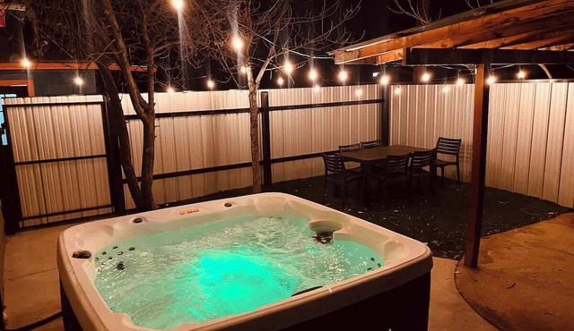 Prickly Pear@Cactus Flower+Private Hot Tub+No Pet Friendly! in Albuquerque
