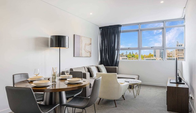 Prime Location 1BD Apartment in Chatswood