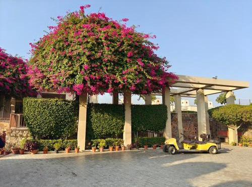 Private Golf course villa, 30 min from Gurgaon