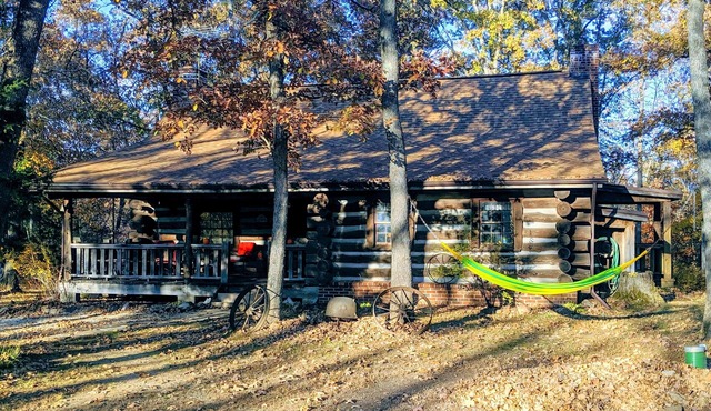 Private Lakefront Log Cabin Near Hermann Wine Country Sleeps 8 in Hermann